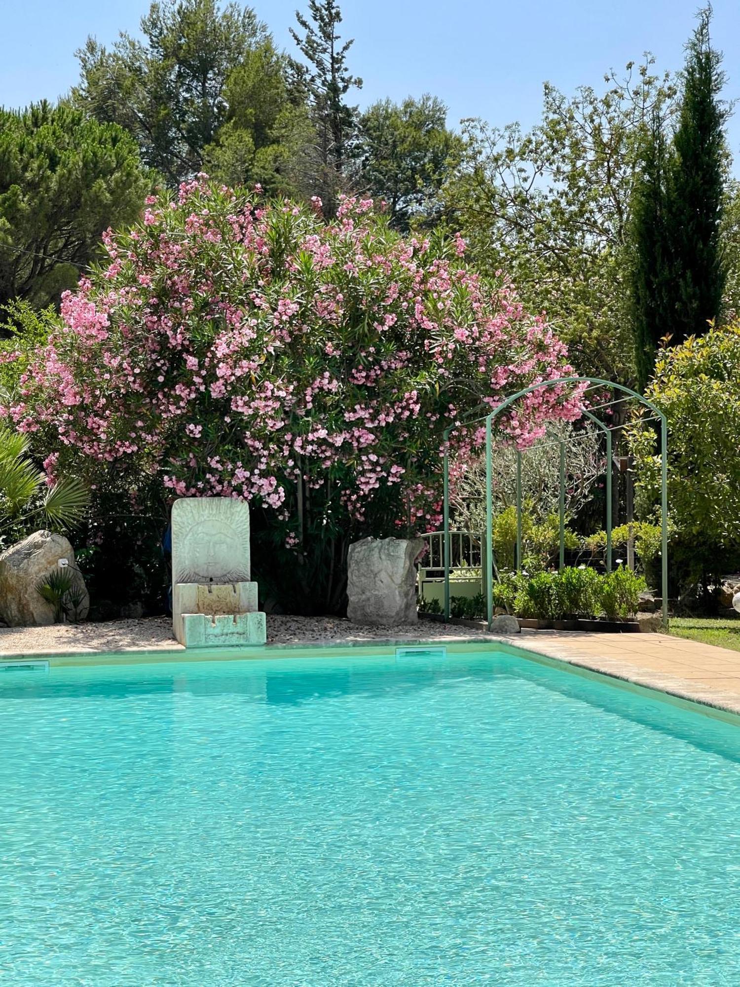 Domaine Au Coeur Des Alpilles Frühstückspension *