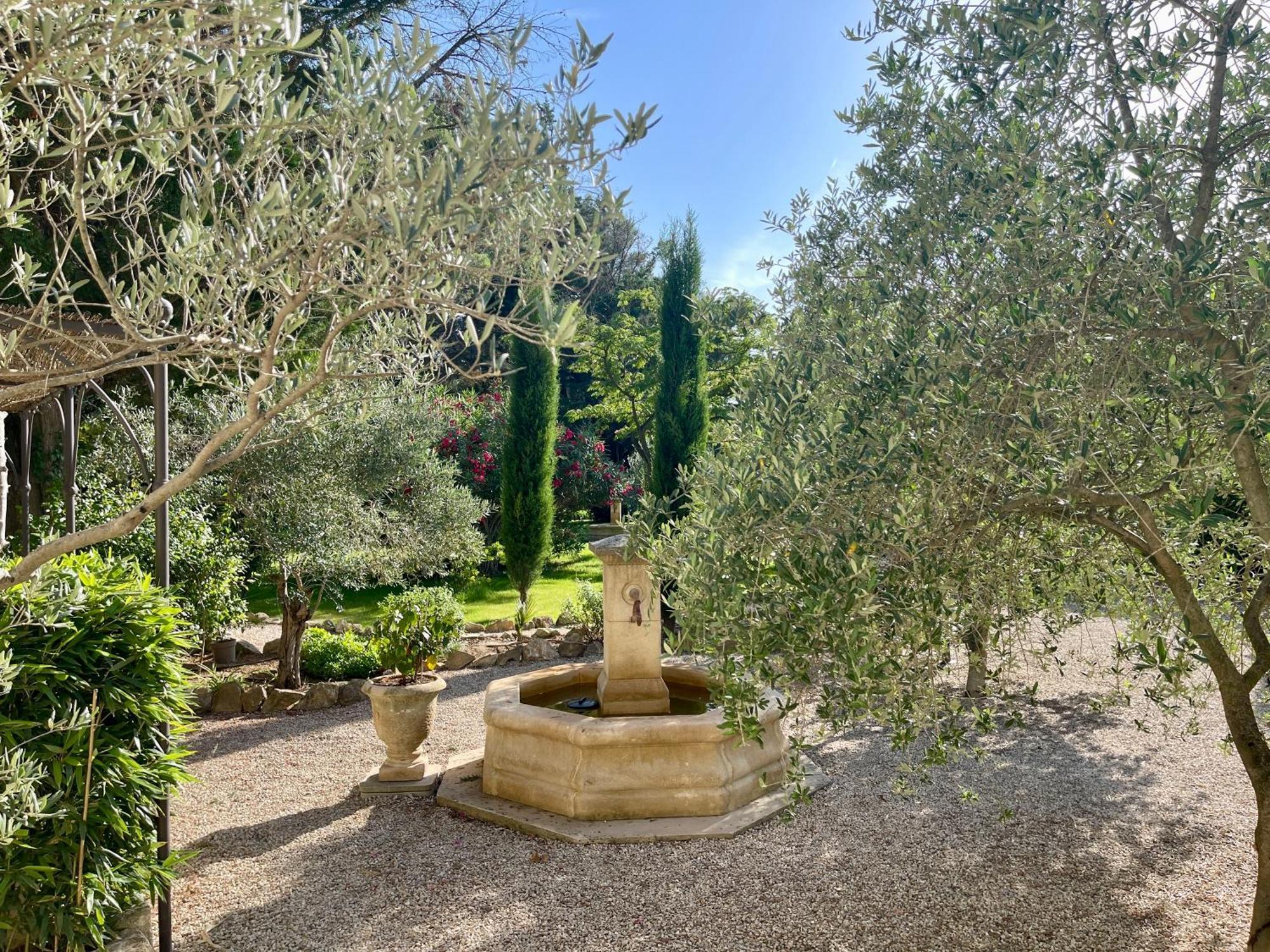 Domaine Au Coeur Des Alpilles *